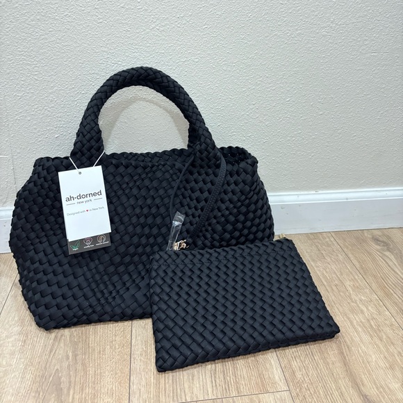 Ahdorned lily woven neoprene tote with pouch - Picture 9 of 10